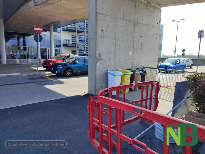 Parcheggio ospedale: casse per pagare il ticket anche sotto la pensilina, gratuito domenica e festivi, foto Mattia Baù
