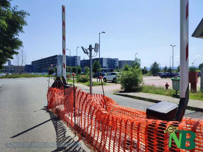 Parcheggio ospedale, avanti con i lavori. Da domani reti arancioni ancora in via Alberetti