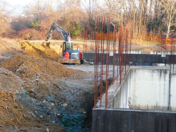 Cossato: partiti i lavori alla Picchetta nel cantiere ATC, foto La Ragnatela Cossato: partiti i lavori alla Picchetta nel cantiere ATC, foto La Ragnatela