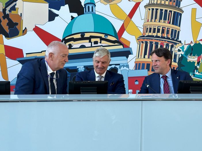 Presentato in Regione il progetto cresciamo insieme di Leonardo Elicotteri Presentato in Regione il progetto cresciamo insieme di Leonardo Elicotteri