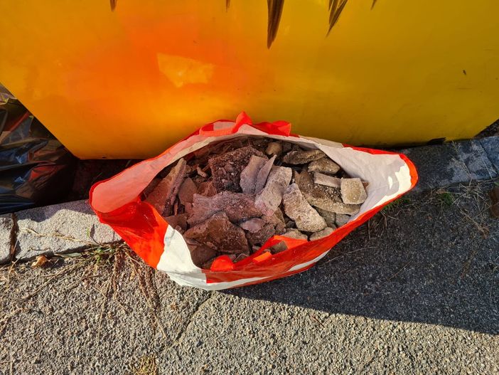 Biella Chiavazza: altri rifiuti abbandonati in via De Amicis