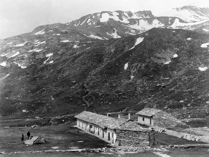 Foto d’archivio, da palazzina di caccia a rifugio alpino: la storia del “Rifugio Vittorio Sella” - Copyright Fondazione Sella 2024.