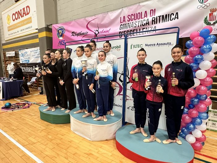 Ritmica: un oro ed un bronzo per la Rhythmic School al Trofeo Winter Club FGI GR, il podio della categoria LC. Ritmica: un oro ed un bronzo per la Rhythmic School al Trofeo Winter Club FGI GR, il podio della categoria LC.
