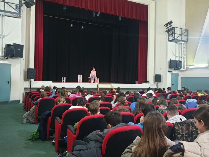 La scuola media di Mosso a teatro La scuola media di Mosso a teatro