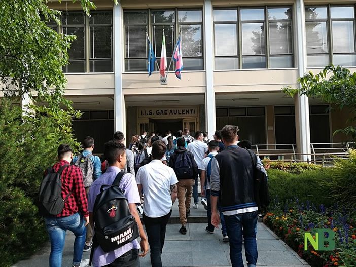 Suona la campanella, primo giorno di scuola per 18.100 allievi biellesi