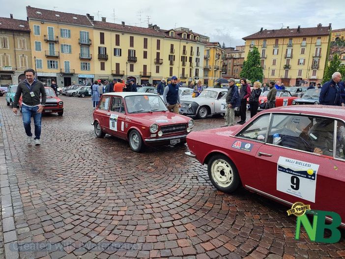 10° Trofeo Valli Biellesi, la partenza in piazza Martiri a Biella, FOTO e video Mattia Baù per newsbiella.it
