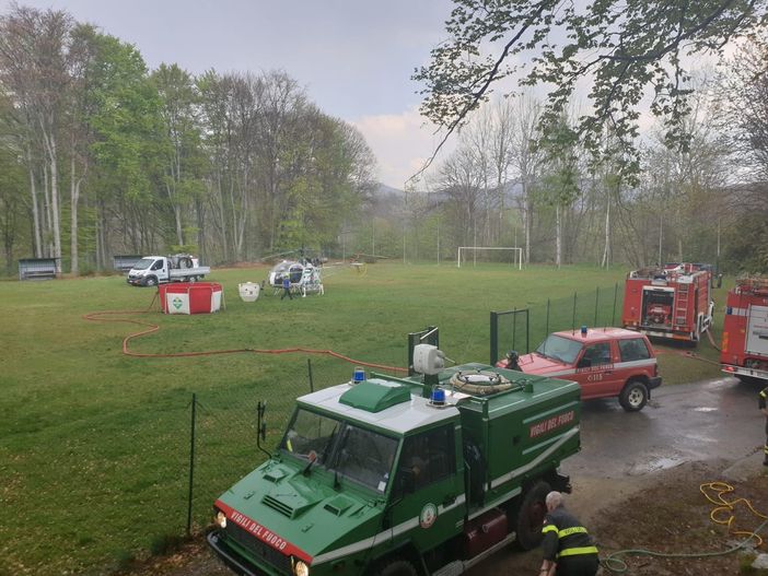 Rogo nei boschi di Cellio con Breia, devastati 1,5 ettari di bosco. Anche i pompieri di Biella in aiuto Rogo nei boschi di Cellio con Breia, devastati 1,5 ettari di bosco. Anche i pompieri di Biella in aiuto