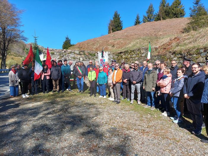 25 Aprile, a Valdilana due momenti con scuole e associazioni: pergamene ad honorem agli ex sindaci (foto dalla pagina Facebook di Comune di Valdilana) 25 Aprile, a Valdilana due momenti con scuole e associazioni: pergamene ad honorem agli ex sindaci (foto dalla pagina Facebook di Comune di Valdilana)