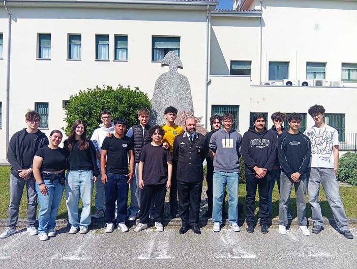 Biella, la classe 4 B Mecc dell’Itis in visita al Comando provinciale dei Carabinieri Biella, la classe 4 B Mecc dell’Itis in visita al Comando provinciale dei Carabinieri