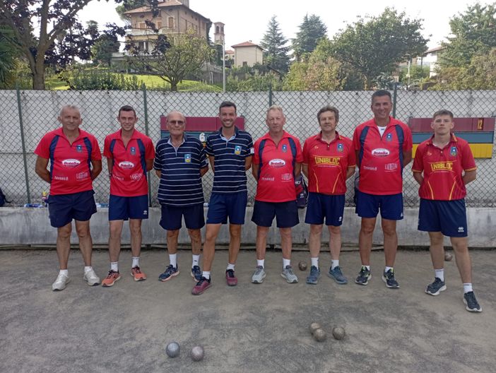 In maglia nera i vincitori Matteo Mana e Massimo Cardano - Foto Federbocce