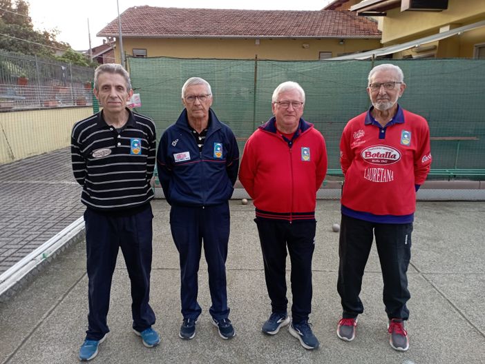 Bezzi e Veronese, in maglia rossa, vincitori del Girone Alto - Foto Federbocce