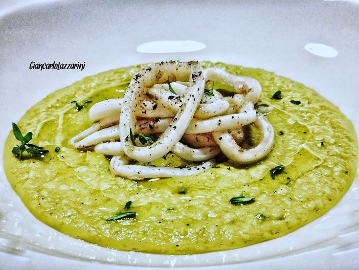 Ricetta: Crema di patate e piselli con calamari