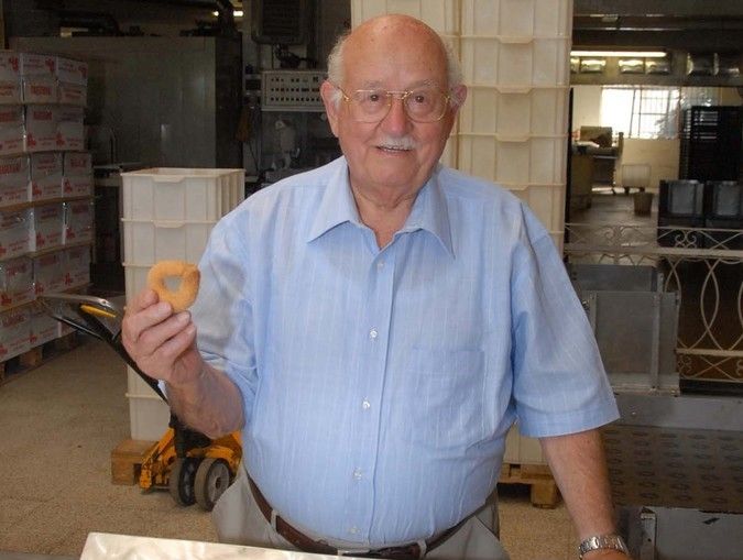 Stefania Massera domani a Sala intitolerà la piazza a nonno Gino: "Un'onore per me, cresciuta a torcetti e amministrazione" Stefania Massera domani a Sala intitolerà la piazza a nonno Gino: "Un'onore per me, cresciuta a torcetti e amministrazione"