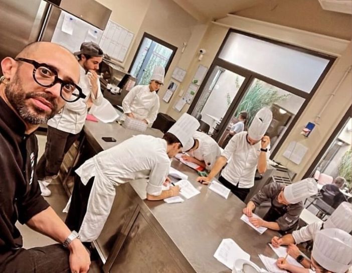 “Il Più Grande Pasticcere" a Biella, corsi di alta formazione di Sebastiano Caridi per lo staff de la Pasticceria De Mori