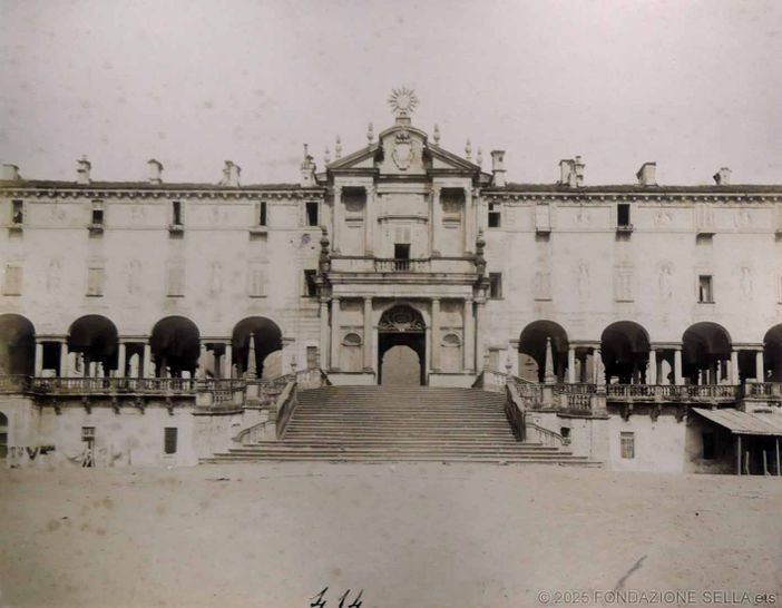 L'Ospizio d'Oropa nelle foto d'archivio: la storia dell'ingresso al Santuario.