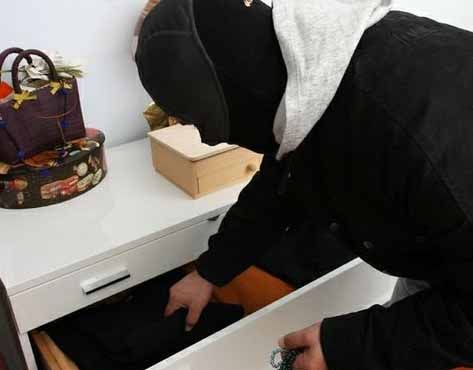 Borriana: Ladri rubano oro, televisori e motoseghe