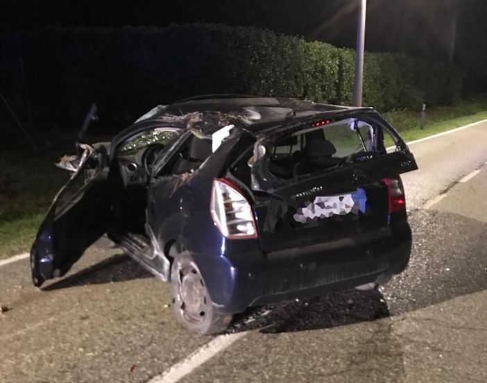 Ponderano: Perde il controllo dell'auto e si schianta contro un palo
