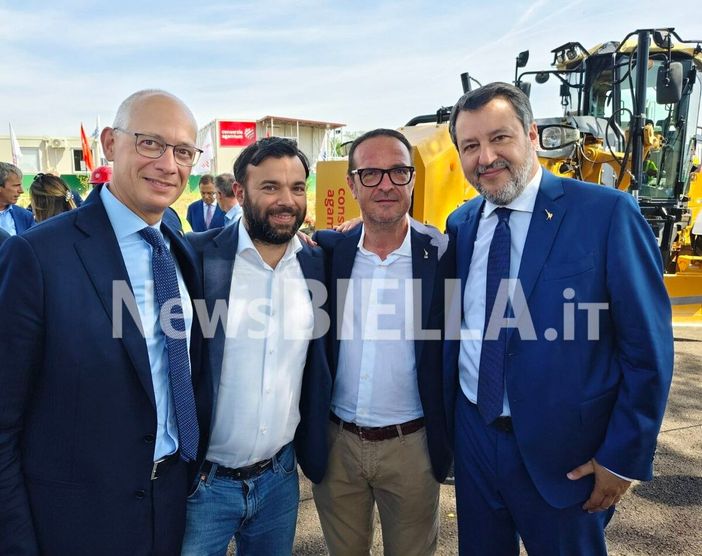 Treni, Salvini sulla Biella-Novara: “Pronti a partire ma serviranno 3 anni di stop per lavori. Serve l’ok del territorio” FOTO e VIDEO Treni, Salvini sulla Biella-Novara: “Pronti a partire ma serviranno 3 anni di stop per lavori. Serve l’ok del territorio” FOTO e VIDEO
