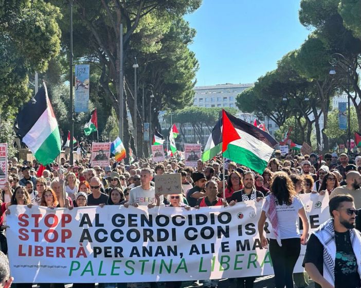 Migliaia di persone in corteo a Roma per Gaza Migliaia di persone in corteo a Roma per Gaza
