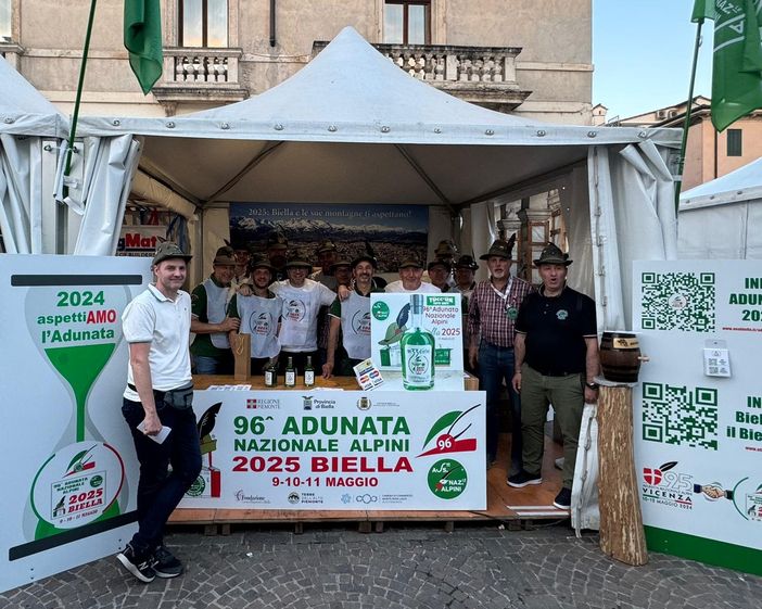 Gli Alpini di Candelo a Vicenza allo stand dell'Adunata 2025 a Biella