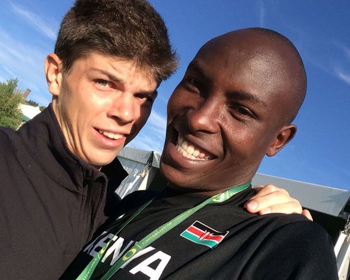 Umberto Contran con il kenyano Titus Kipruto Kibiego, bronzo ai mondiali junior del 2013 sui 1500.