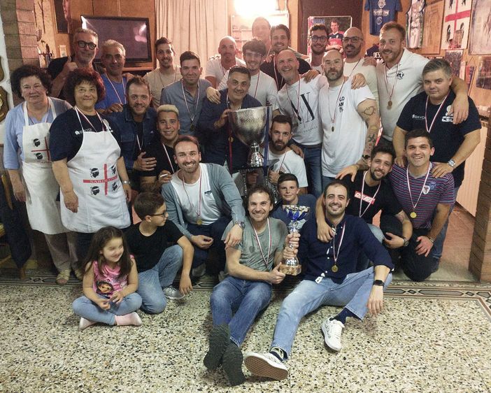 Nell’immagine, festeggiamenti al Circolo per la vittoria di “Su Nuraghe Calcio Biella”.