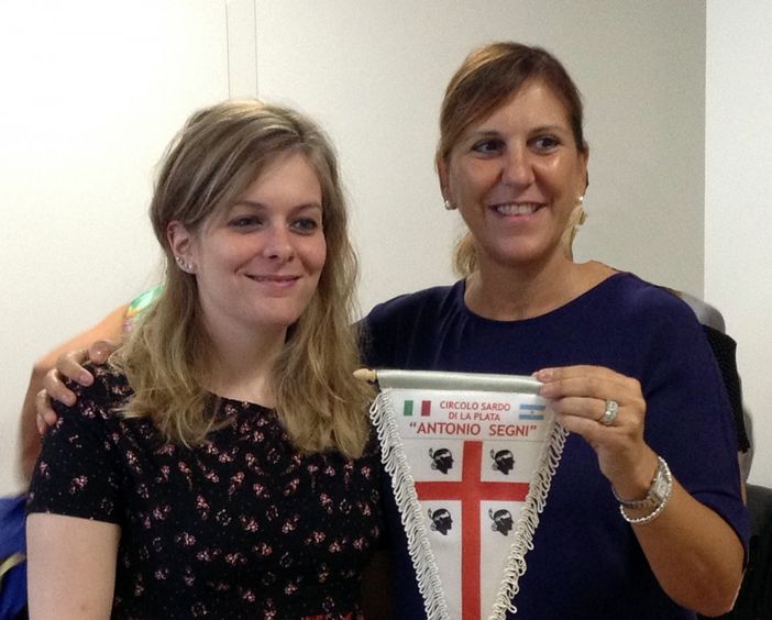 L’assessore regionale Alessandra Zedda e Maria Victoria Llantada Signorini, presidente del Circolo “Antonio Segni” di La Plata