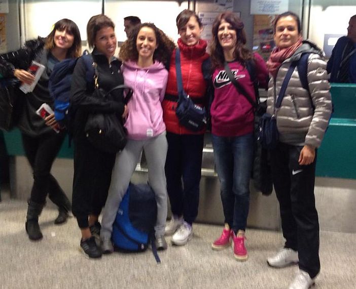 Le 6 atlete dell'Esercito Italiano all'aeroporto di Fiumicino