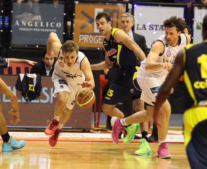 Basket - Ecco il video della squalifica di Alan Voskuil VIDEO