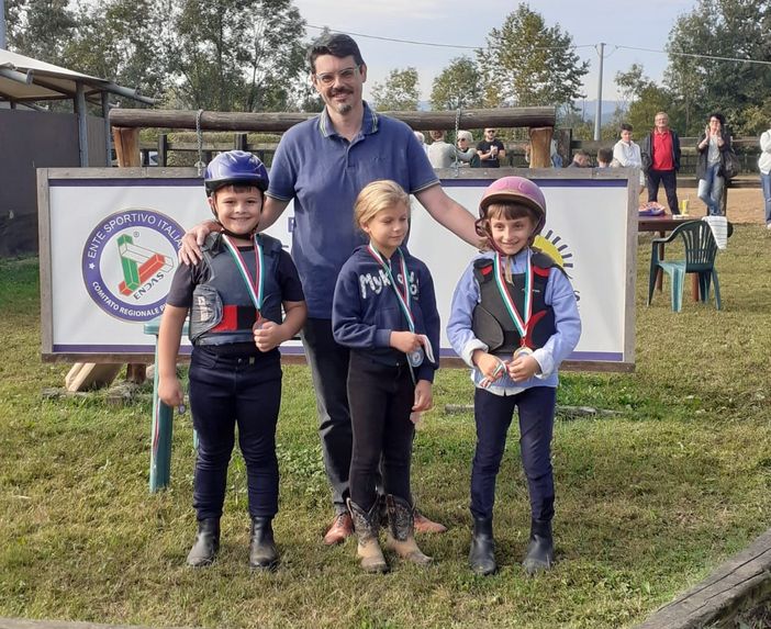 Nella foto i "piccoli" vincitori della categoria Ludica, con Valerio Martin presidente Endas regionale Piemonte. Nella foto i "piccoli" vincitori della categoria Ludica, con Valerio Martin presidente Endas regionale Piemonte.