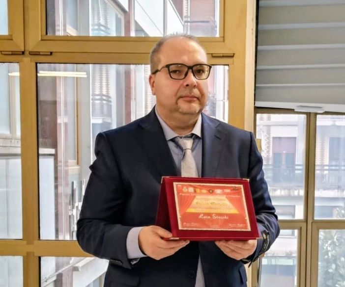 Premiato “Raccolta di pensieri” di Luca stecchi Premiato “Raccolta di pensieri” di Luca stecchi