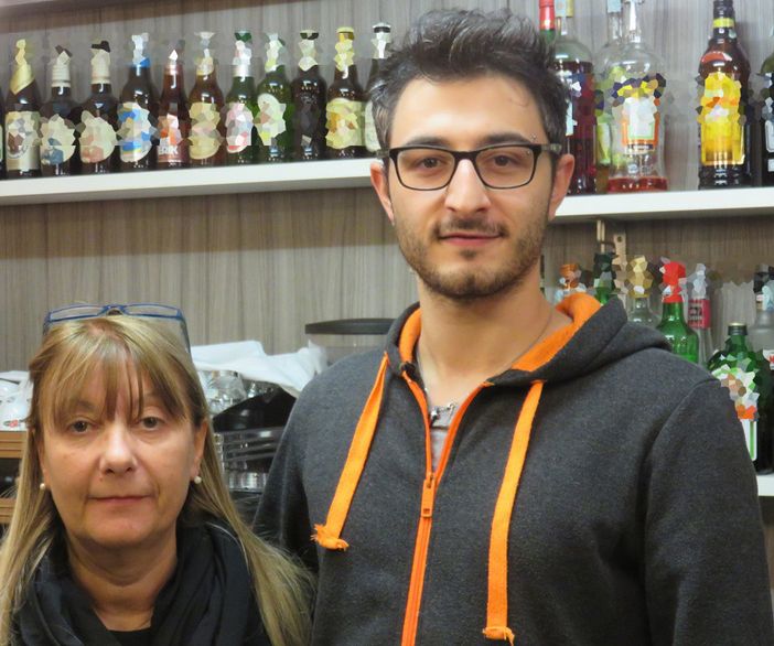 Paola cuore di mamma, gestire un bar per creare un'opportunità di lavoro al figlio