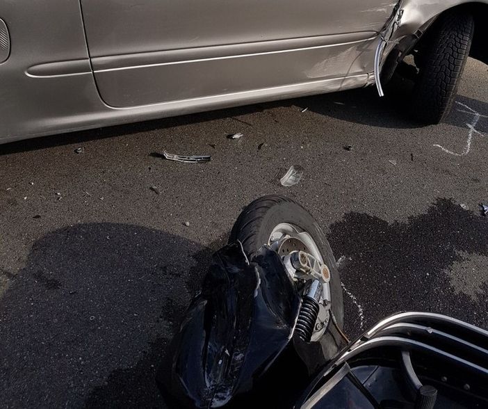 Vigliano, scontro tra auto e moto, ferito un 14enne, foto archivio