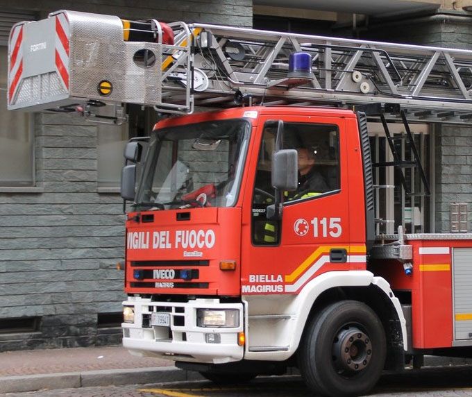 Brusnengo: Pompieri spengono auto in fiamme