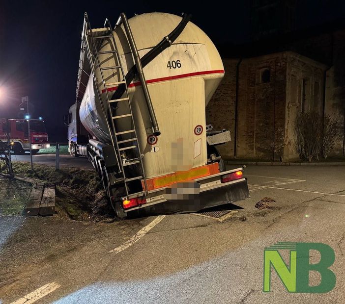 camion incastrato camion incastrato