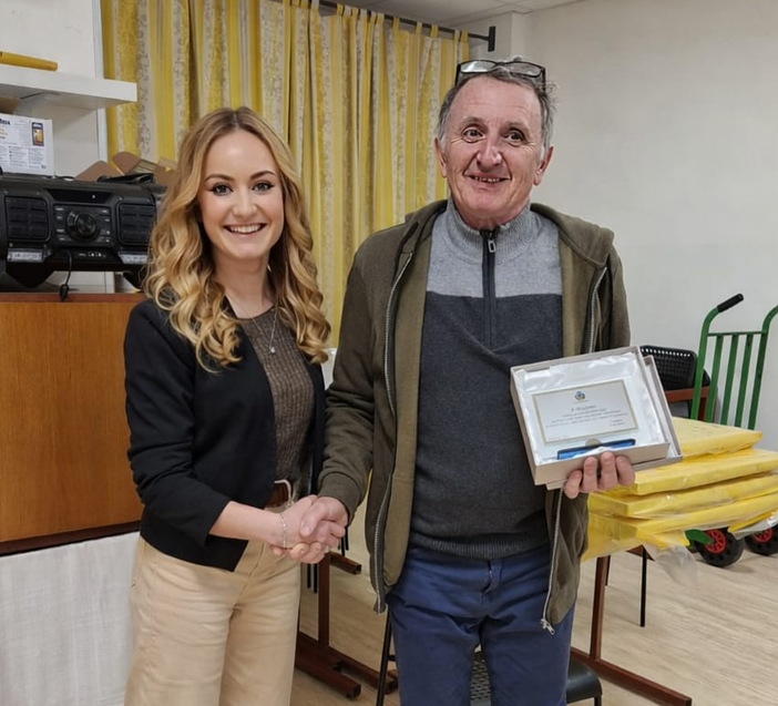 Camandona, il “grazie” della comunità: una targa alla storico cantoniere