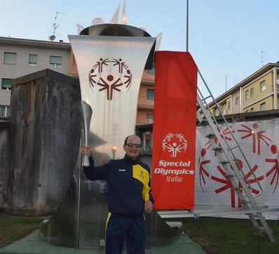 La Torch Run, la torcia che anticipa gli Special Olympics, oggi fa tappa a Biella. Cerimonia in piazza Duomo