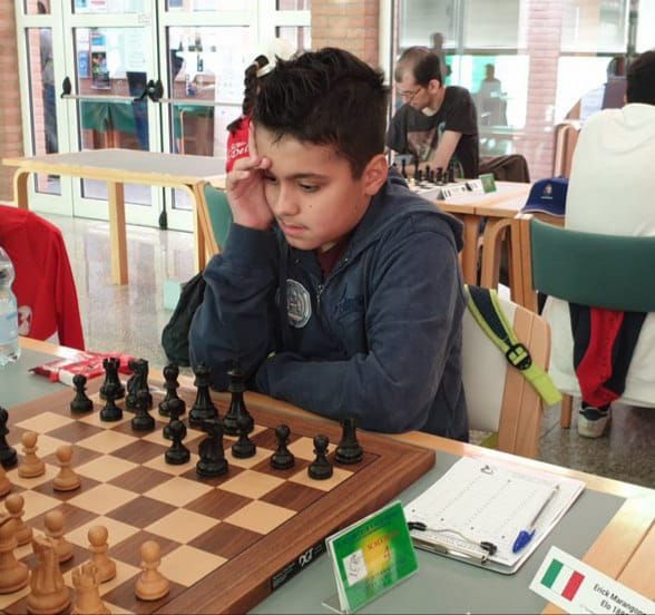 Erick, una passione distribuita fra scacchi e pingpong.