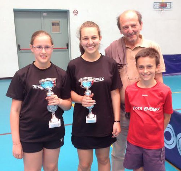 Gli atleti del TT.Biella Anna Loro, Lucia Macchione e Jacopo Sulis con il presidente Cesare Erba