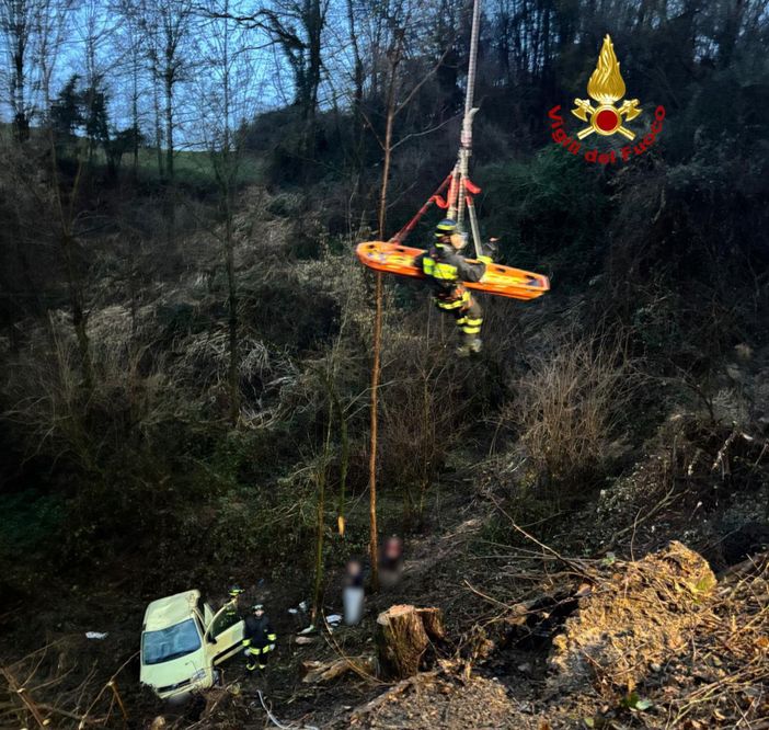 Graglia: auto finisce in un dirupo di 7 metri