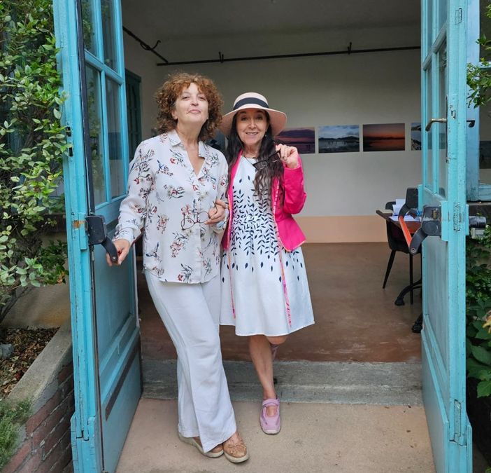 Carlotta Cernigliaro curatrice e proprietaria della dimora storica e Angela Lobefaro. Foto scattata da Massimiliano Greco Carlotta Cernigliaro curatrice e proprietaria della dimora storica e Angela Lobefaro. Foto scattata da Massimiliano Greco