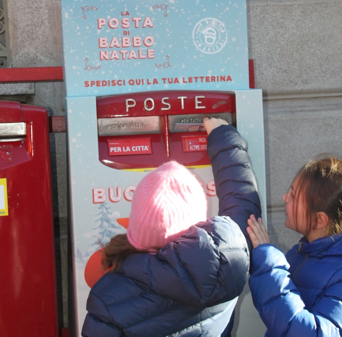 A Biella Poste Italiane rinnova la tradizione delle letterine a Babbo Natale