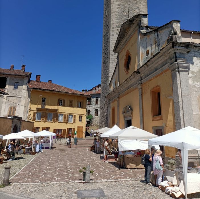 Bancarelle, musei e passeggiate: il Mercatino delle Siunere richiama visitatori a Campiglia Cervo FOTO Bancarelle, musei e passeggiate: il Mercatino delle Siunere richiama visitatori a Campiglia Cervo FOTO