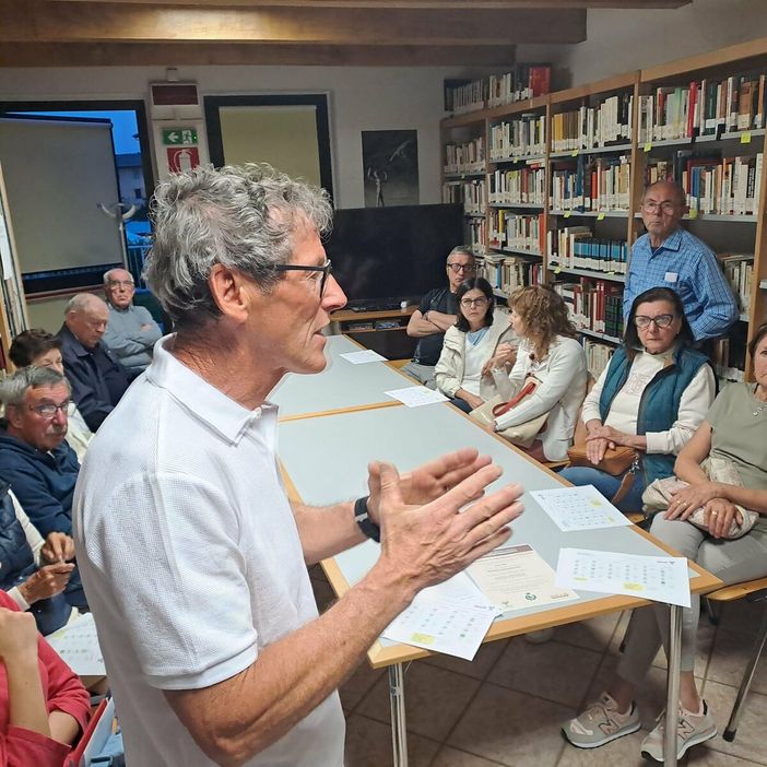 Partecipazione e interesse a Pralungo agli incontri sulla nuova raccolta rifiuti (foto dalla pagina Facebook di Pralungo in Comune) Partecipazione e interesse a Pralungo agli incontri sulla nuova raccolta rifiuti (foto dalla pagina Facebook di Pralungo in Comune)
