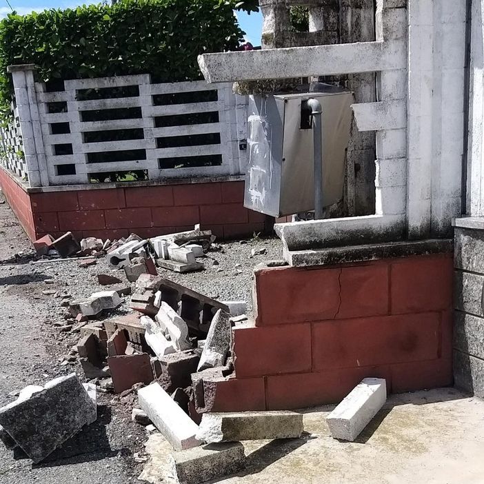 Candelo: per un malore abbatte con l'auto il muro di una recinzione poi telefona per denunciare l'accaduto