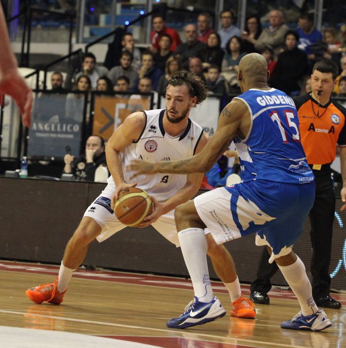 Basket - Fabio Corbani resta, Raspino forse no