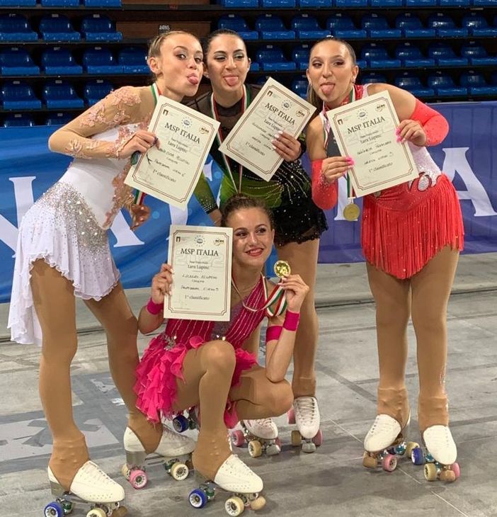 Nella foto da sinistra a destra: Recupero Maria Elena, Monfrecola Alessandra e Paraggio Annarita, accovacciata Recupero Lucrezia Nella foto da sinistra a destra: Recupero Maria Elena, Monfrecola Alessandra e Paraggio Annarita, accovacciata Recupero Lucrezia