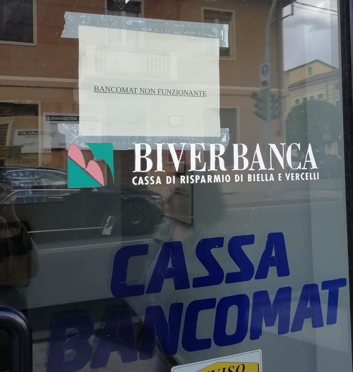 Sandigliano, tentano di far saltare il bancomat della Biverbanca
