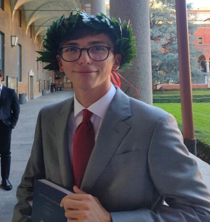 Alessandro Valz si laurea con 110 e lode, il meritato riconoscimento a un brillante giovane biellese Alessandro Valz si laurea con 110 e lode, il meritato riconoscimento a un brillante giovane biellese