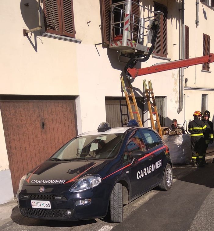 Veglio: Carabinieri e Vigili del Fuoco arrivati in tempo per salvare un anziano che non rispondeva alle chiamate